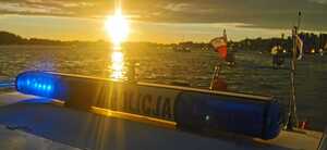 sygnały policyjne w tle jezioro