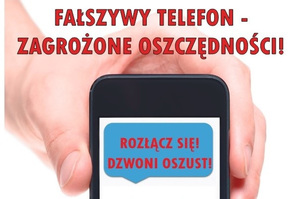 dłoń trzymająca telefon i napis Fałszywy telefon zagrożone oszczędności. Napis na telefonie rozłącz się dzwoni oszust