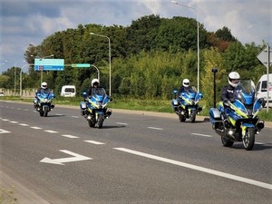 motocykle policyjne na drodze