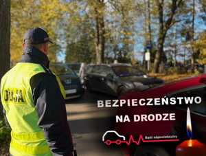 policjant stojący przy parkingu cmentarza i napis bezpieczeństwo na drodze