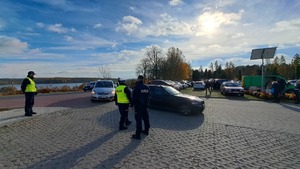 policjanci kierują ruchem