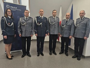 Komendant, awansowani policjanci i kadra kierownicza