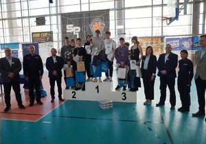 laureaci na podium i przedstawiciele samorządów lokalnych
