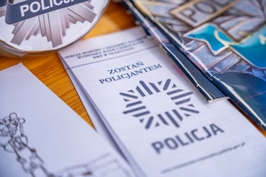 ulotki promujące zawód policjanta
