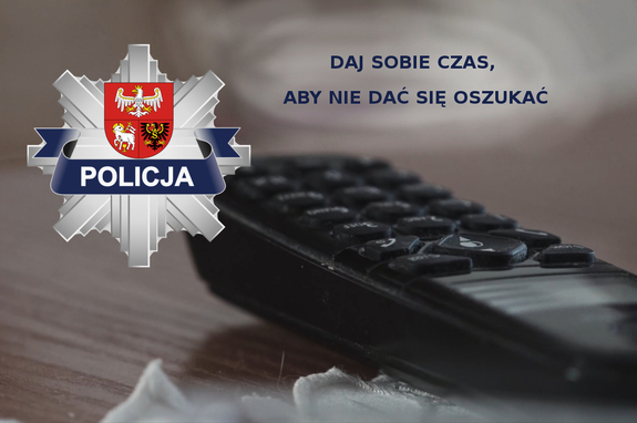 Zdjęcie przedstawia telefon komórkowy oraz logo Komendy Wojewódzkiej Policji w Olsztynie.
