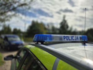 Zdjęcie przedstawia radiowóz ruchu drogowego.