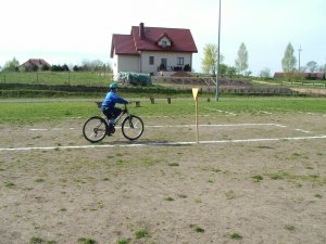 uczeń na rowerze